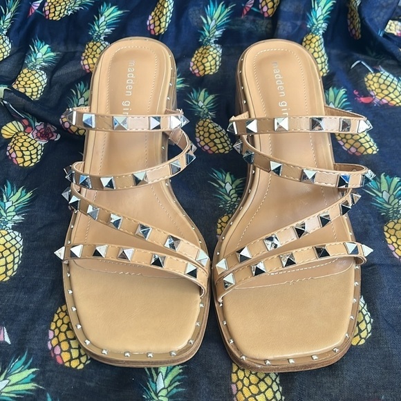 Brand New Madden Girl Roamm Block Heeled Dress Sandals Tan w/ Silver Tone Studs - Picture 11 of 14